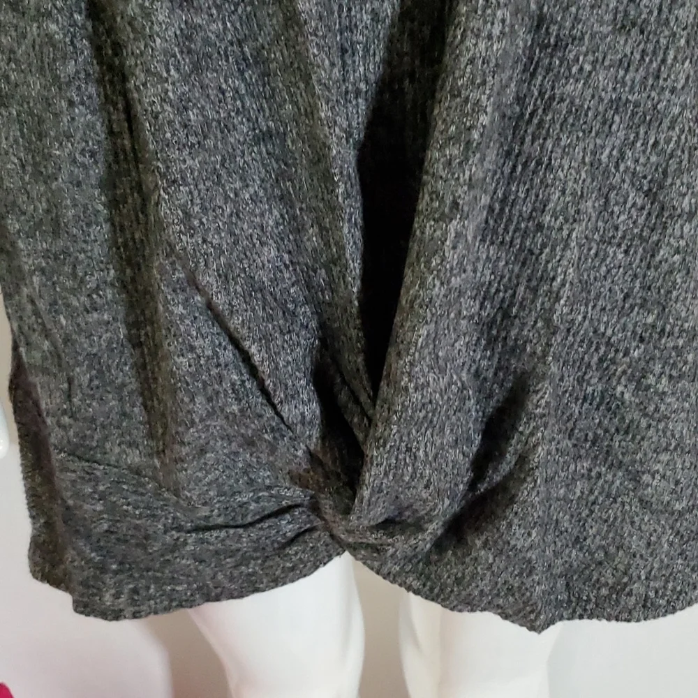 ๐5/$30๐ iGenjun Light Weight Tunic - Picture 2 of 8